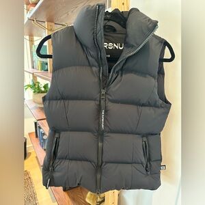 Aritzia SuperSnug Puff Vest – Black XS – Like New